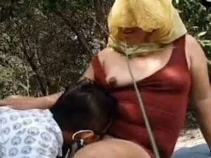 Siêu phẩm … Cặp vợ chồng dâm quay clip sex trong rừng